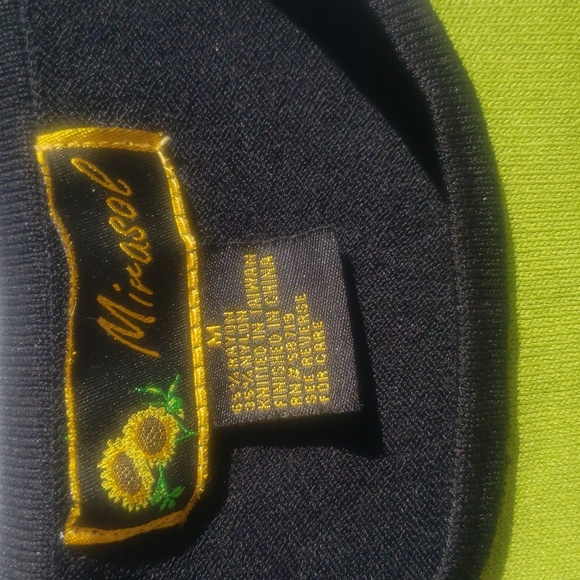 Womens multi color top. - Picture 2 of 10